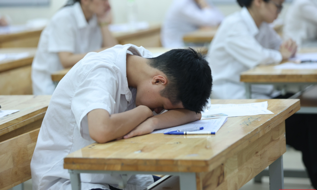 Thí sinh dự thi môn Ngữ Văn sáng 28/6.