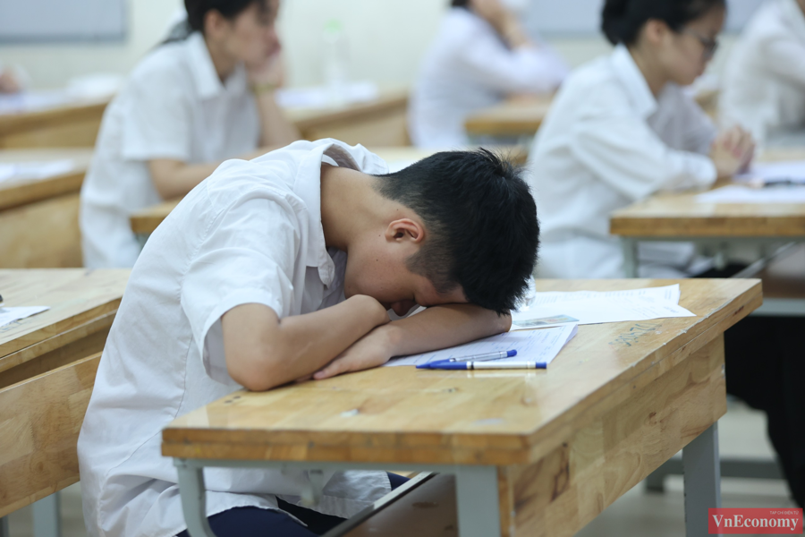 Thí sinh dự thi môn Ngữ Văn sáng 28/6.