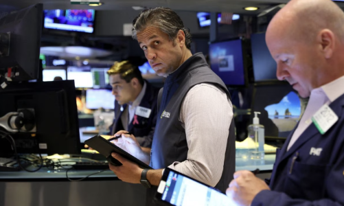 Chứng khoán Mỹ khựng lại sau tín hiệu cứng rắn của Fed, giá dầu tăng 3% do tồn kho của Mỹ giảm mạnh