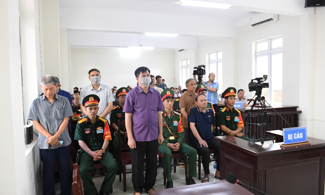 Các bị cáo nghe tuyên án chiều 29/6. Ảnh: CTV.