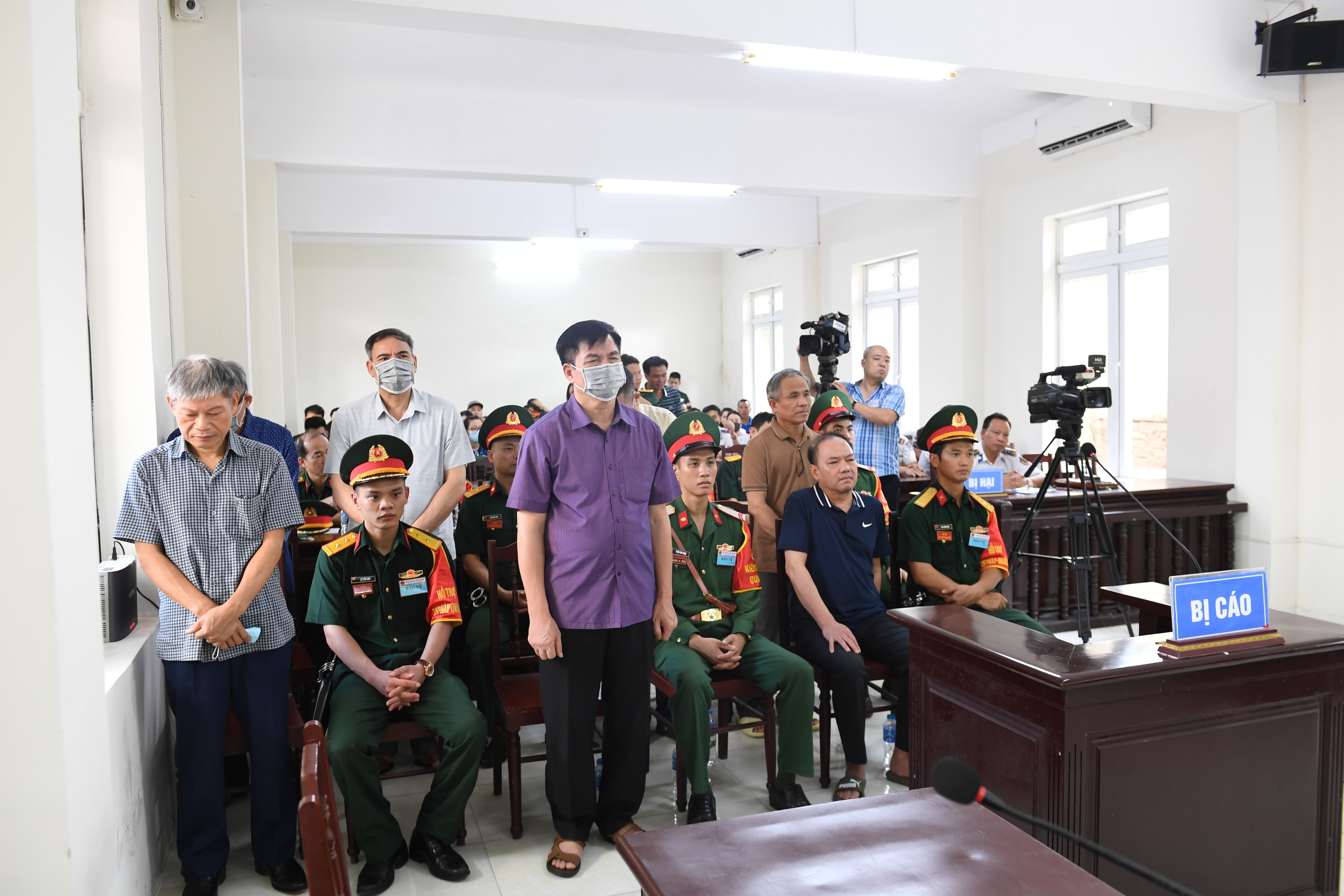 Các bị cáo nghe tuyên án chiều 29/6. Ảnh: CTV.