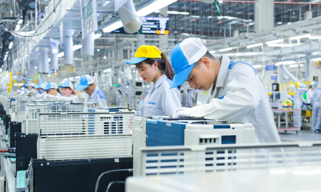 Sau nhiều tháng giảm liên tục, giải ngân FDI 6 tháng đã tăng nhẹ trở lại. Ảnh: minh hoạc.