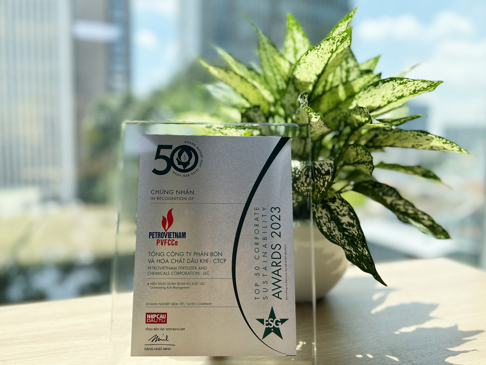 PVFCCo được vinh danh “Top 50 doanh nghiệp phát triển bền vững tiêu biểu 2023” ở hạng mục “Nền tảng quản trị rủi ro nổi bật”.