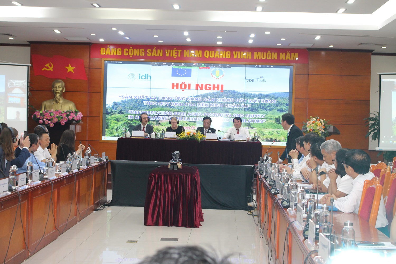 Hội nghị diễn ra tại trụ sở Bộ N&ocirc;ng nghiệp v&agrave; Ph&aacute;t triển n&ocirc;ng th&ocirc;n.