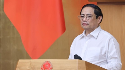 PM calls for tackling of legal obstacles in public investment