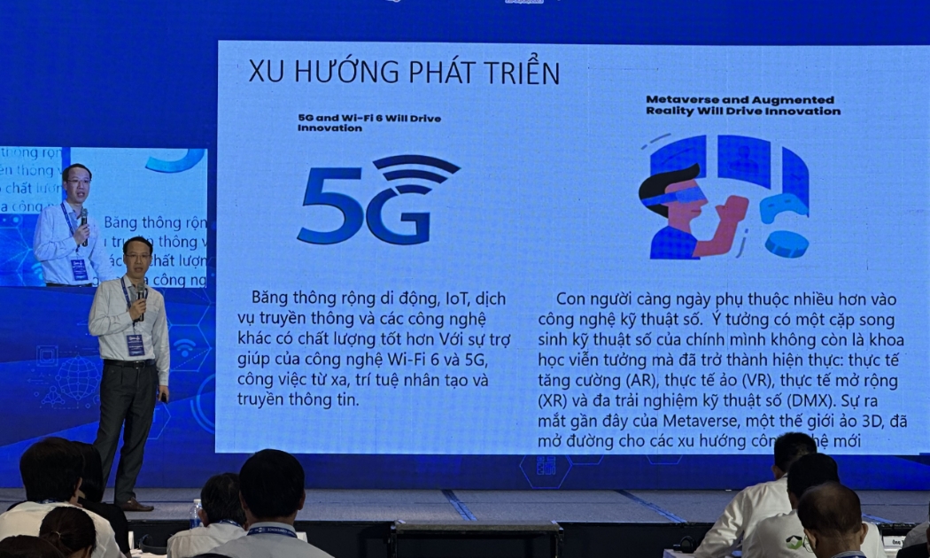 Ông Nguyễn Trường Giang, Phó Giám đốc VNNIC trình bày xu hướng phát triển 5G và Wi-FI 6 tại VNNIC Internet Conference 2023. 