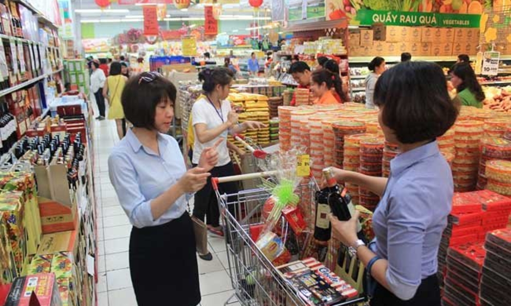 Việc tiếp tục giảm thuế VAT 2% để kịp thời hỗ trợ người dân, doanh nghiệp.