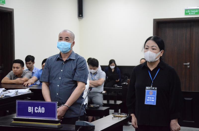 Các bị cáo tại tòa sơ thẩm hồi tháng 5/2023.