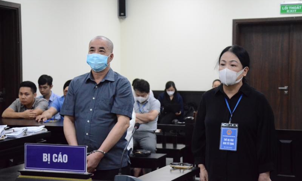 Các bị cáo tại tòa sơ thẩm hồi tháng 5/2023.
