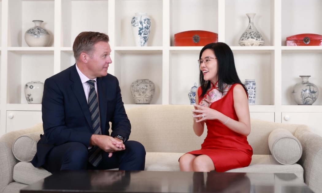 Ông Michael West, Chủ tịch Moody’s và bà Wendy Cheong, Giám đốc điều hành Khu vực Châu Á - Thái Bình Dương của Moody’s tại hội nghị bàn tròn diễn ra tại Hà Nội.