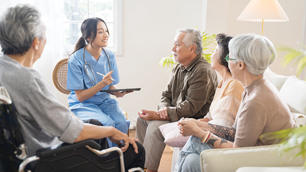 Thế giới đón đầu thị trường chăm sóc người cao tuổi