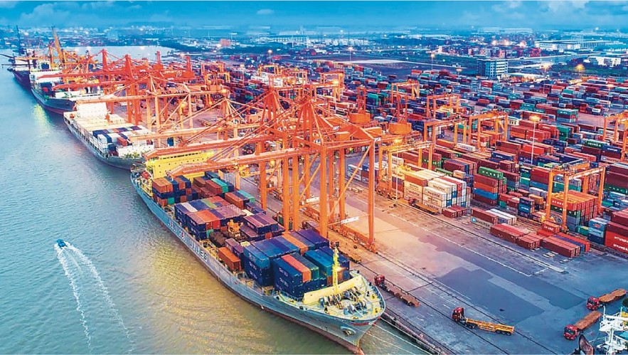 Trong nửa đầu năm, tổng khối lượng hàng hóa thông qua cảng biển sụt giảm 3%, nhiều khu vực cảng biển lớn đều ghi nhận mức độ giảm sâu.