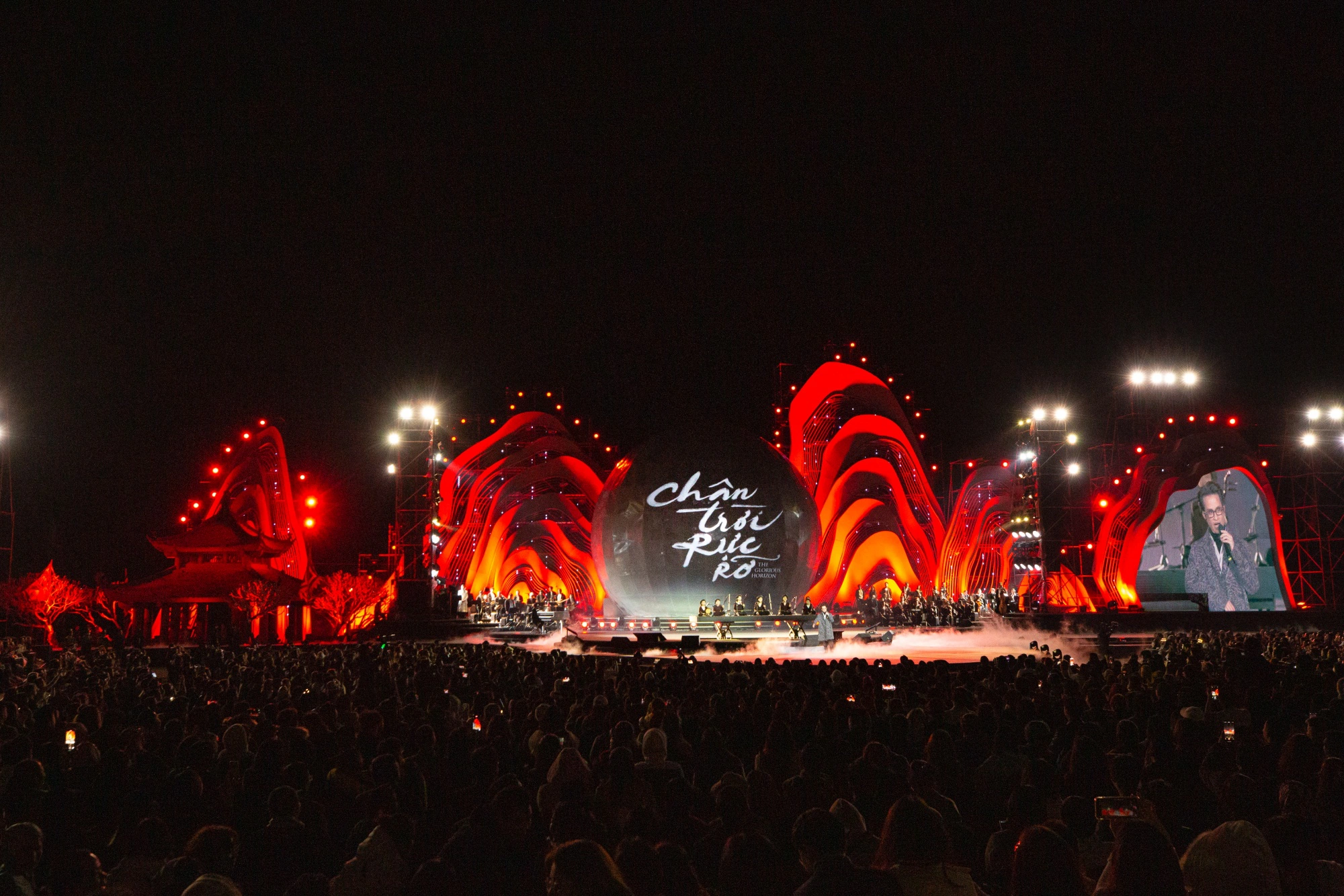 H&igrave;nh ảnh show diễn của ca sỹ H&agrave; Anh Tuấn tại Ninh B&igrave;nh đầu năm 2023.