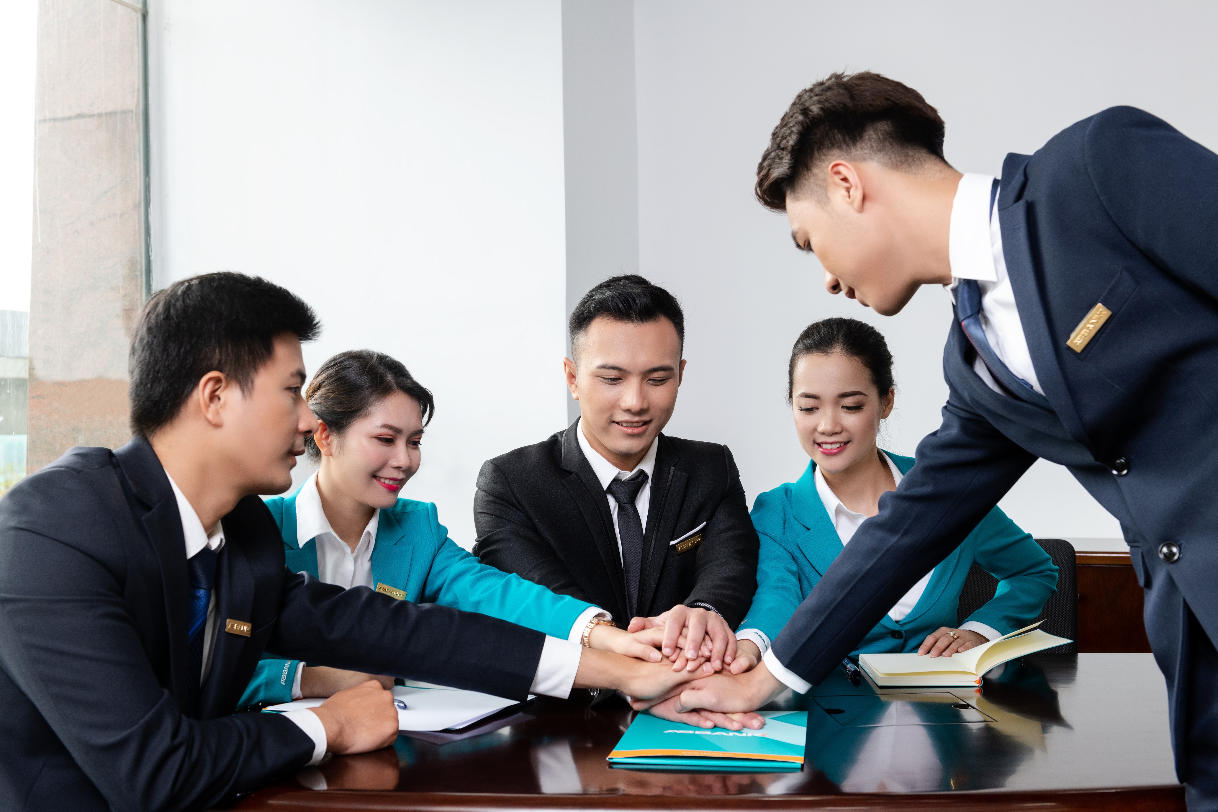 Nhân lực ngành ngân hàng trong kỷ nguyên số đang là tâm điểm "cuộc chiến" cạnh tranh thu hút và giữ chân người tài giữa các tổ chức tài chính - Ảnh minh họa