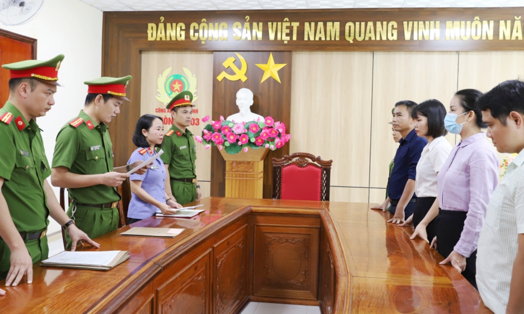 Cơ quan cảnh sát điều tra tống đạt các quyết định khởi tố vụ án, khởi tố bị can