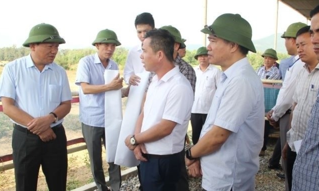 Phó Chủ tịch Thường trực UBND tỉnh Thanh Hóa Nguyễn văn Thi đi kiểm tra tình hình giải phóng mặt bằng tại Dự án Khu Du lịch sinh thái Tân Dân.