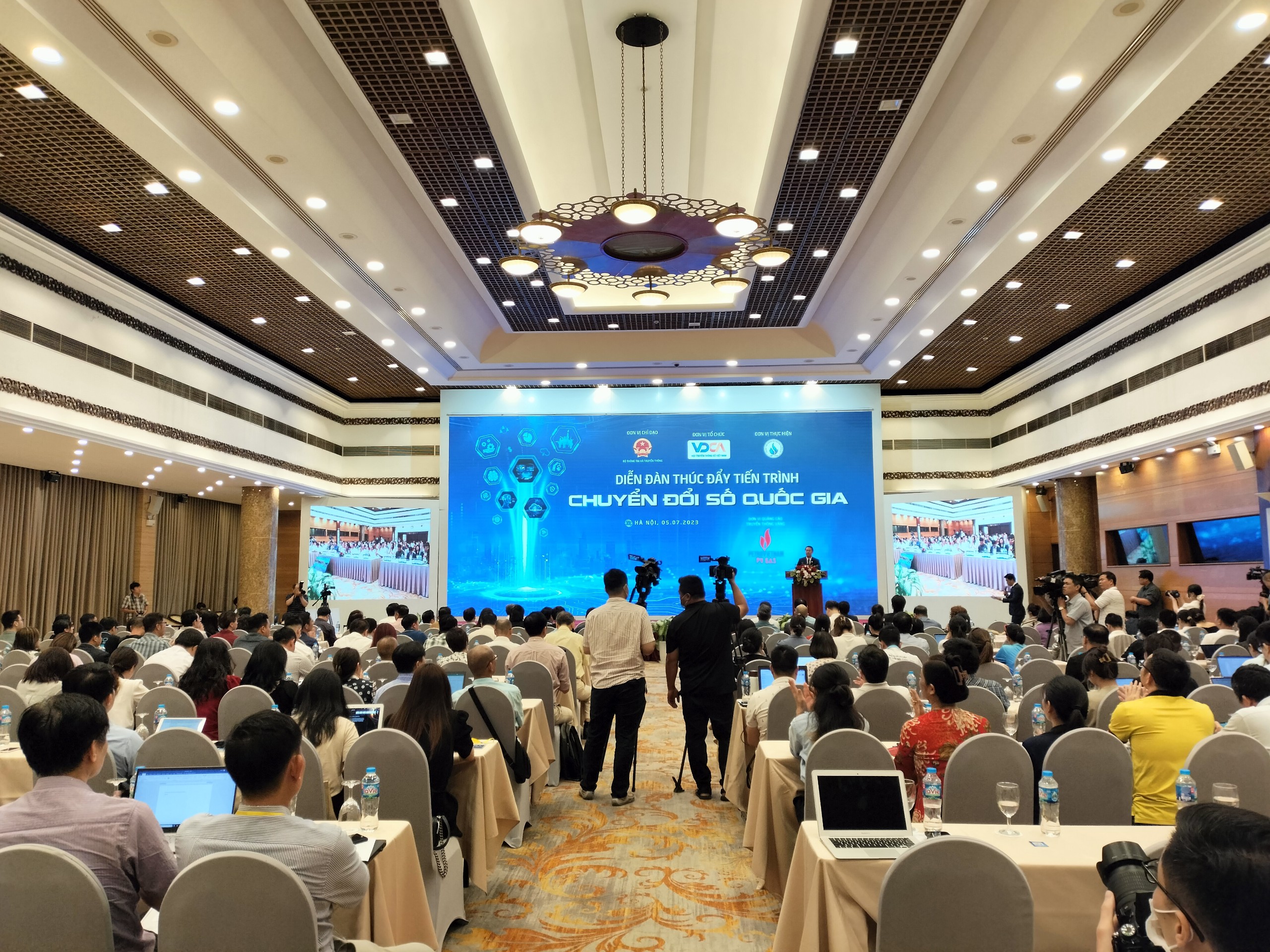 Diễn đàn Thúc đẩy tiến trình chuyển đổi số quốc gia với chủ đề “Kiến tạo giá trị từ Chiến lược Dữ liệu trong bối cảnh AI” ngày 5/7/2023.
