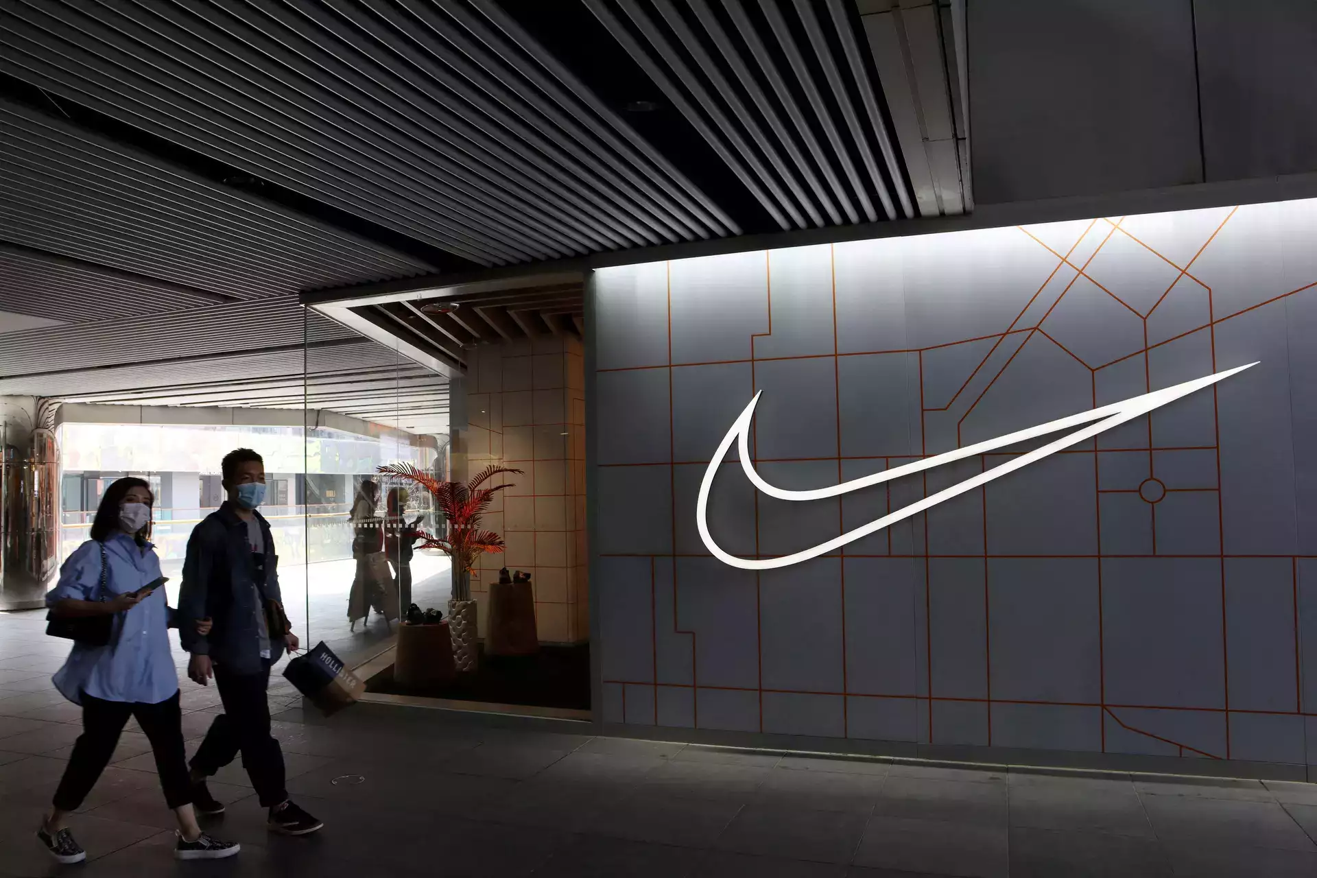 Tại thị trường Trung Quốc, Nike có thể không đạt được mục tiêu dài hạn là tăng trưởng doanh số. 