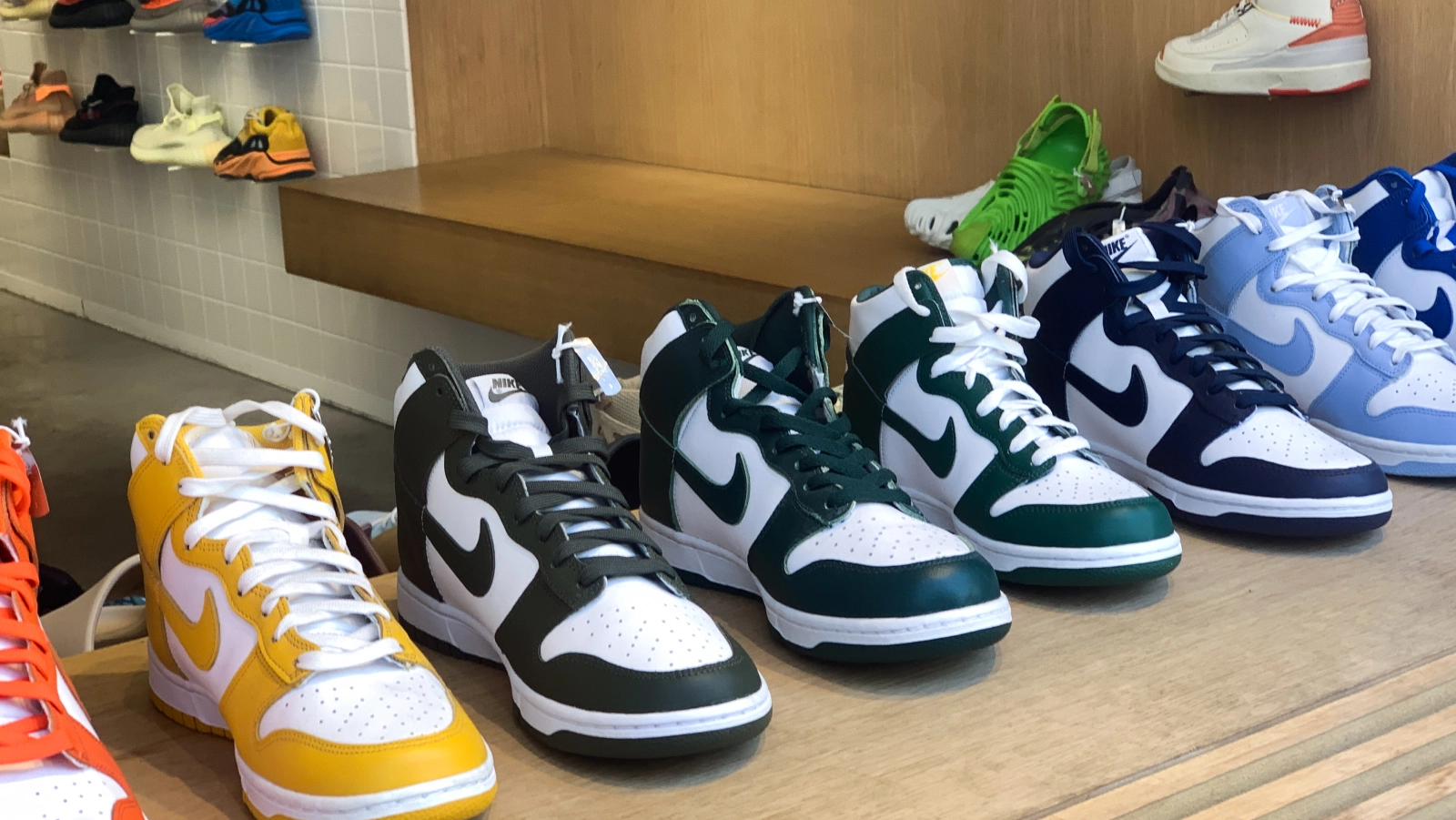 Tỷ&nbsp;suất lợi nhuận gộp của Nike đ&atilde; phản &aacute;nh sự tăng chi ph&iacute; vận chuyển v&agrave; logistics v&agrave; t&igrave;nh h&igrave;nh tỷ gi&aacute; kh&ocirc;ng thuận lợi.