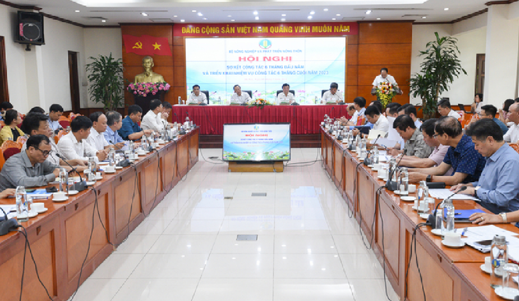 Quang cảnh hội nghị tại Bộ N&ocirc;ng nghiệp v&agrave; Ph&aacute;t triển n&ocirc;ng th&ocirc;n.