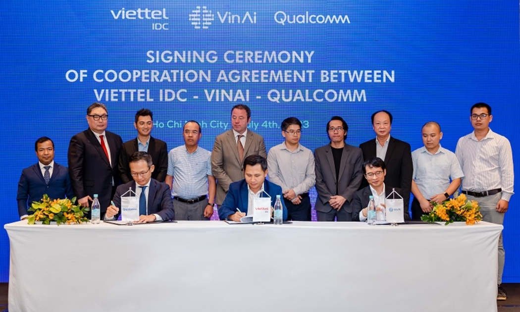 Trong khuôn khổ chuyến thăm và làm việc tại TP.HCM, ông Jim Cathey cũng đã chứng kiến hợp tác chiến lược giữa Viettel IDC, VinAI và Qualcomm sáng 4/7.