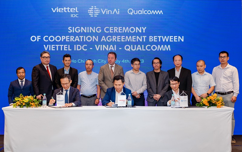 Trong khuôn khổ chuyến thăm và làm việc tại TP.HCM, ông Jim Cathey cũng đã chứng kiến hợp tác chiến lược giữa Viettel IDC, VinAI và Qualcomm sáng 4/7.