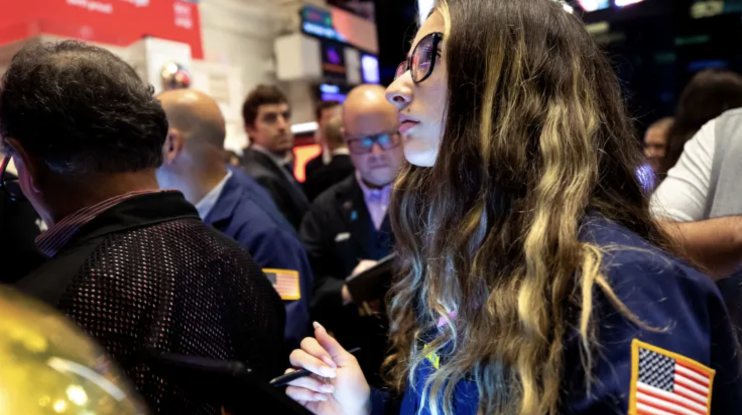 Các nhà giao dịch cổ phiếu trên sàn NYSE ở New York hôm 30/6/2023 - Ảnh: NYSE.