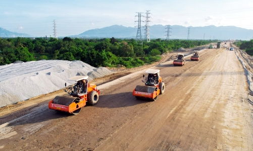 Quảng Ngãi thúc tiến độ cấp phép khai thác các mỏ khoáng sản làm vật liệu thi công cao tốc