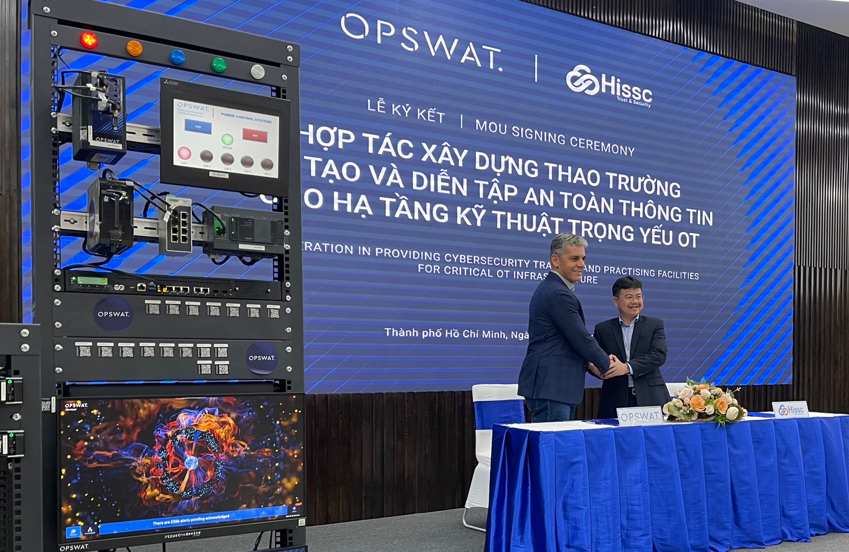 Đại diện OPSWAT và HISSC ký kết hợp tác xây dựng thao trường đào tạo và diễn tập an toàn thông tin cho hệ thống OT - Cyber Range sáng 6/7.