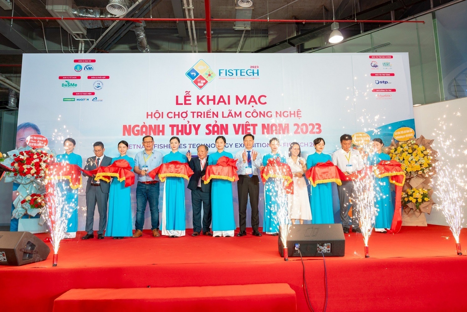 Cắt băng khai mạc&nbsp;FISTECH 2023&nbsp; tại tỉnh Quảng Ninh.