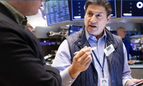 Chứng khoán Mỹ giảm điểm mạnh sau số liệu việc làm, giá dầu giằng co