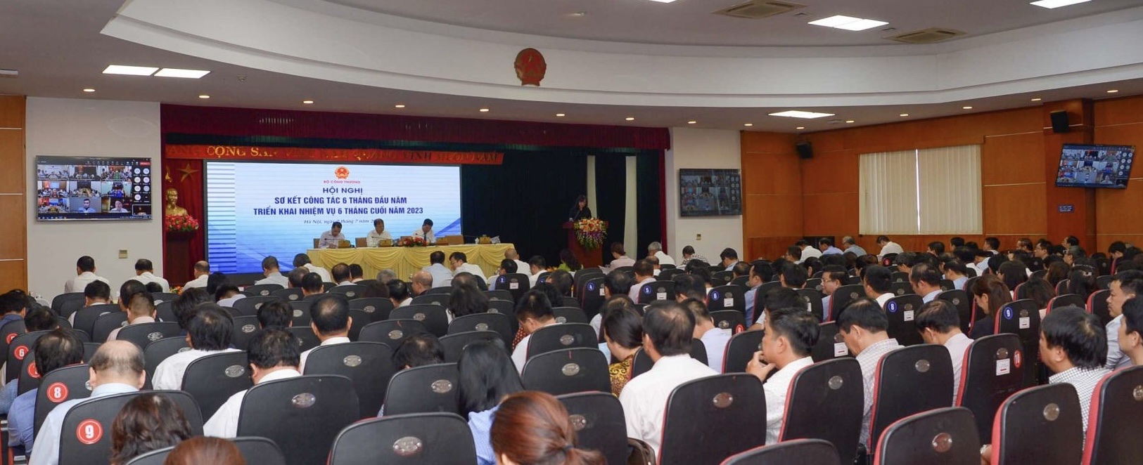 C&aacute;c đại biểu tham dự hội nghị sơ kết 6 th&aacute;ng đầu năm ng&agrave;nh C&ocirc;ng Thương.