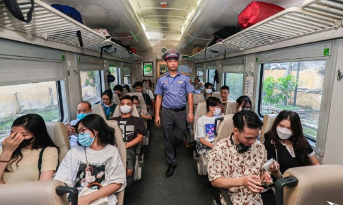 Đường sắt đông khách nhưng 