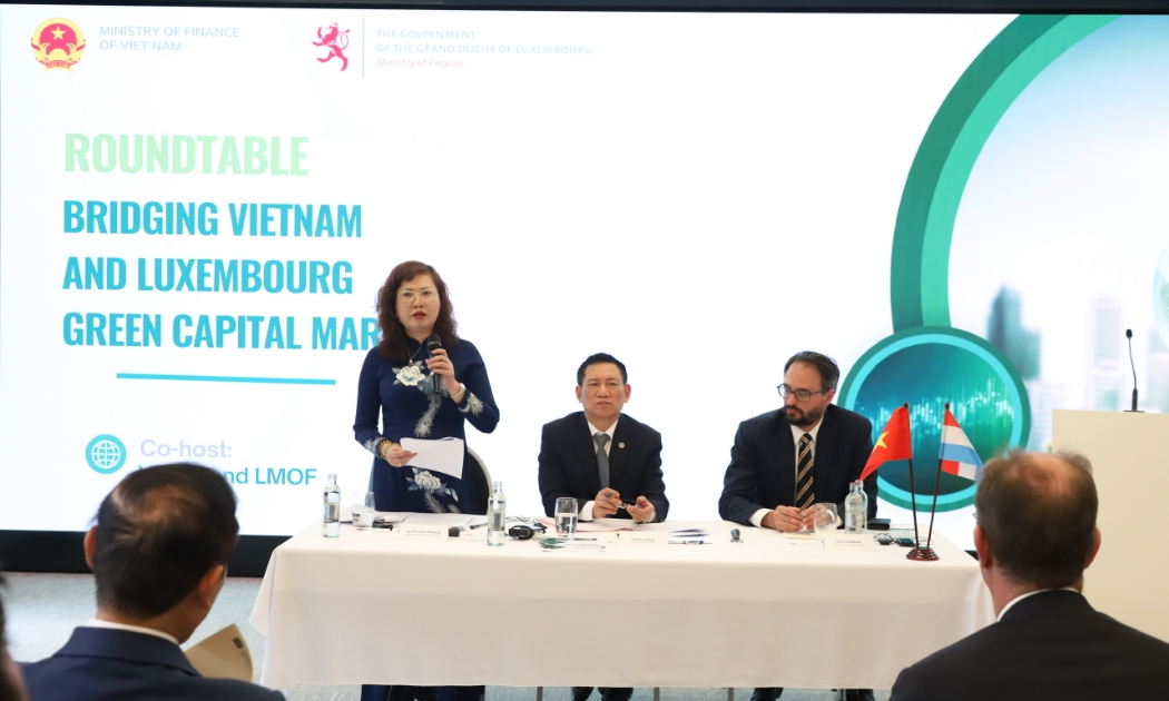 Bộ trưởng Bộ Tài chính Hồ Đức Phớc chủ trì Hội nghị bàn tròn kết nối thị trường vốn với chủ đề “Kết nối Việt Nam - Luxembourg xây dựng thị trường vốn xanh”.