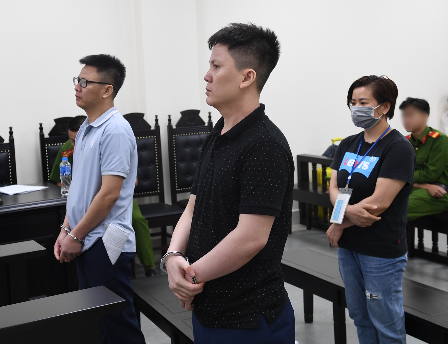 Các bị cáo hầu tòa.