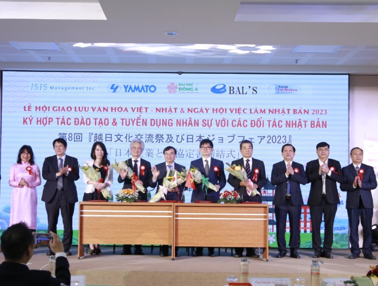 K&yacute; kết hợp t&aacute;c đ&agrave;o tạo giữa Đại học Đ&ocirc;ng &Aacute; với c&aacute;c doanh nghiệp Nhật Bản