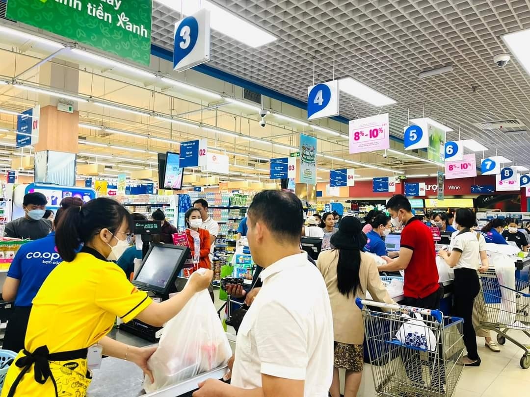 Các chương trình kích cầu đã tạo được cảm hứng thu hút người dân đến với các chợ, siêu thị hay trung tâm thương mại.