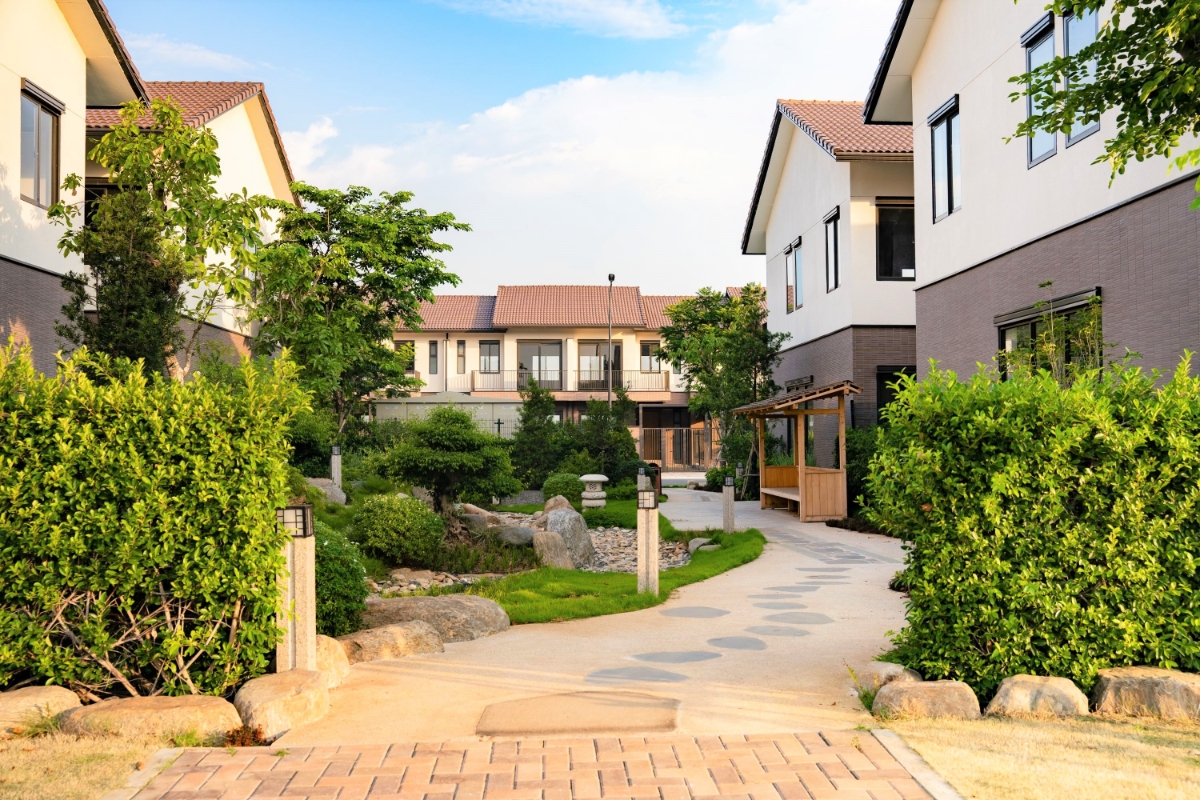 Nh&agrave; liền thổ b&ecirc;n trong c&aacute;c khu đ&ocirc; thị lu&ocirc;n v&agrave;o tầm ngắm của giới thượng lưu bởi tiềm năng bền vững.