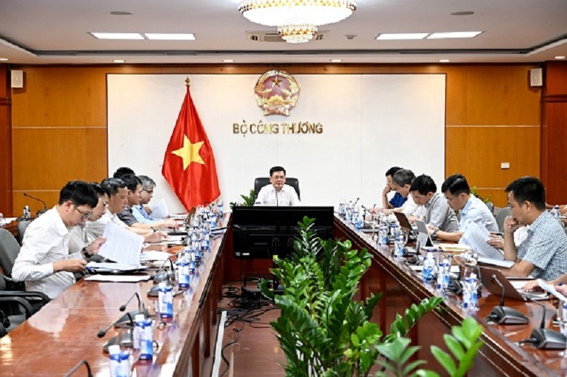 Bộ trưởng Bộ C&ocirc;ng Thương Nguyễn Hồng Di&ecirc;n: 