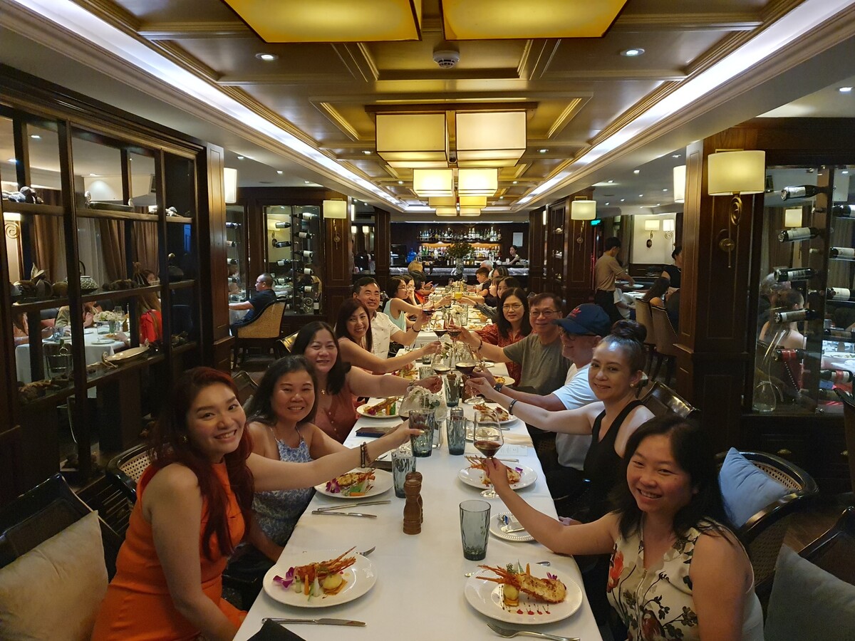 Lượng kh&aacute;ch trong nước đang tăng do bước v&agrave;o m&ugrave;a cao điểm du lịch nội địa.