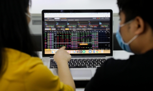 EPS 2023 dự phóng tăng trưởng 8%, P/E tương đương nhiều thị trường khác, chứng khoán Việt còn hấp dẫn?