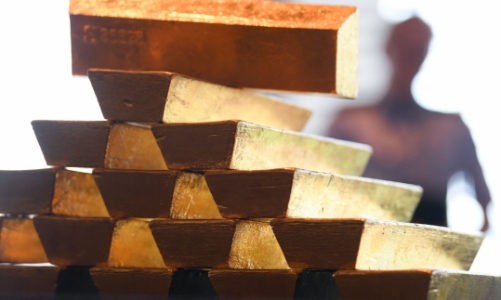 Lo bị cấm vận và đóng băng tài sản giống Nga, nhiều ngân hàng trung ương chuyển vàng dự trữ về nước