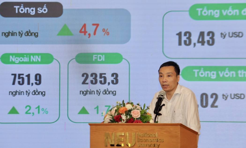 PGS.TS. Phạm Thế Anh, Trường Đại học Kinh tế Quốc dân phát biểu tại tọa đàm Kinh tế vĩ mô giữa năm 2023 với chủ đề: