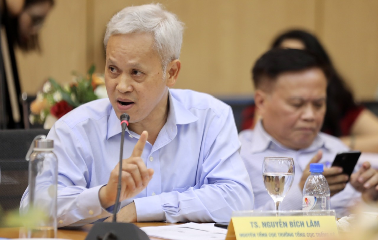 TS. Nguyễn Bích Lâm, nguyên Tổng Cục trưởng Tổng cục Thống kê phát biểu tại Toạ đàm sáng ngày 11/7/2023. Ảnh: Việt Dũng.