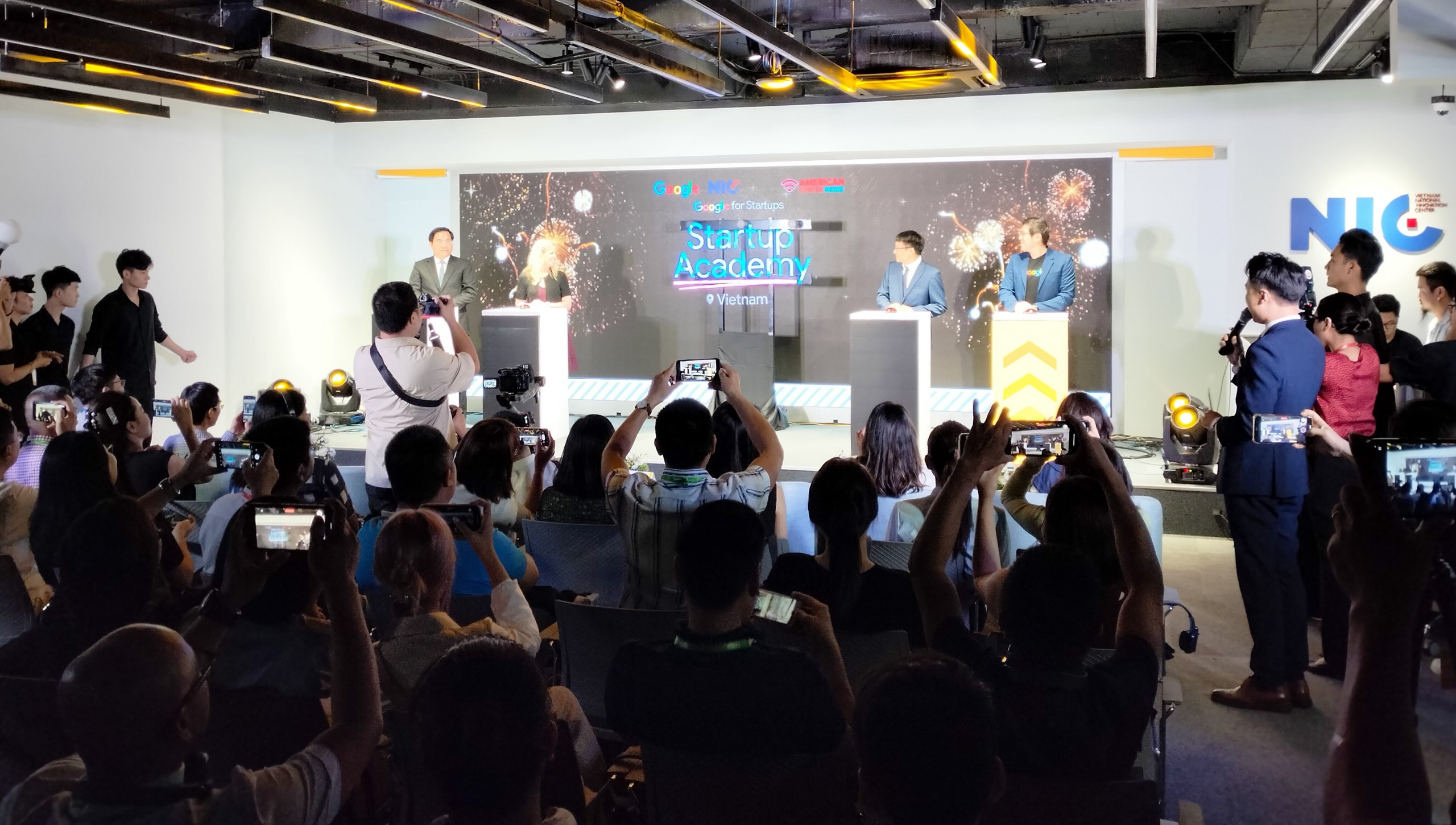  20 công ty khởi nghiệp công nghệ (startups) sẽ có cơ hội tham gia khóa đào tạo chuyên sâu và các hội thảo tập huấn quy mô lớn cho 200 startups.