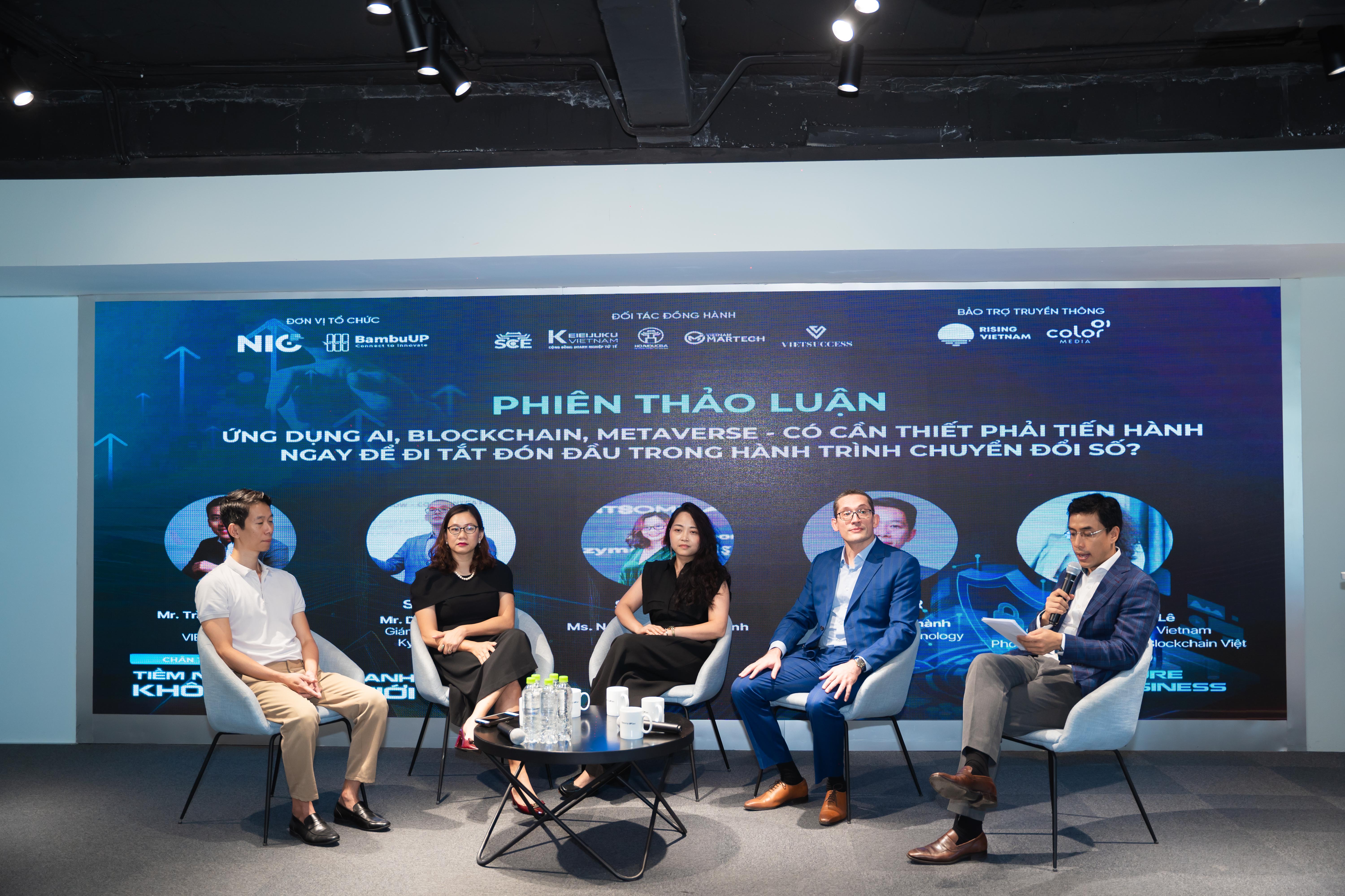 Phi&ecirc;n thảo luận tại&nbsp;Hội thảo xu hướng với chủ đề &ldquo;Ch&acirc;n trời số: Tiềm năng kinh doanh kh&ocirc;ng bi&ecirc;n giới&rdquo;