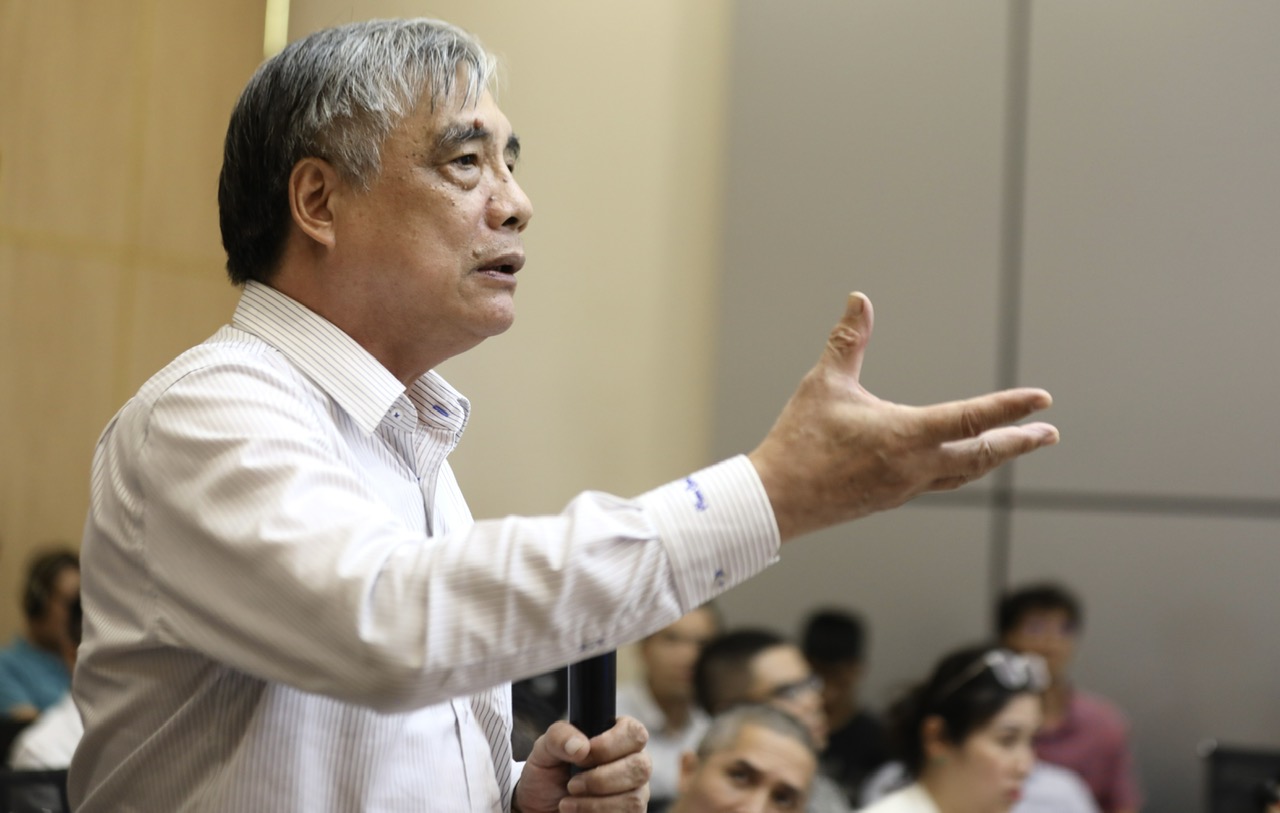 TS Trần Đ&igrave;nh Thi&ecirc;n, nguy&ecirc;n Viện trưởng Viện Kinh tế Việt Nam, ph&aacute;t biểu tại toạ đ&agrave;m 11/7/2023. Ảnh: Việt Dũng.