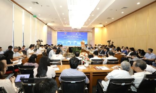 [Phóng sự ảnh]: Nhiều chuyên gia hiến kế để “Phục hồi tổng cầu - thúc đẩy tăng trưởng kinh tế Việt Nam”