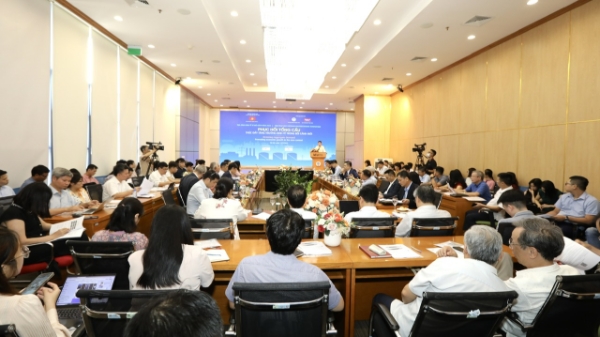 [Phóng sự ảnh]: Nhiều chuyên gia hiến kế để “Phục hồi tổng cầu - thúc đẩy tăng trưởng kinh tế Việt Nam”