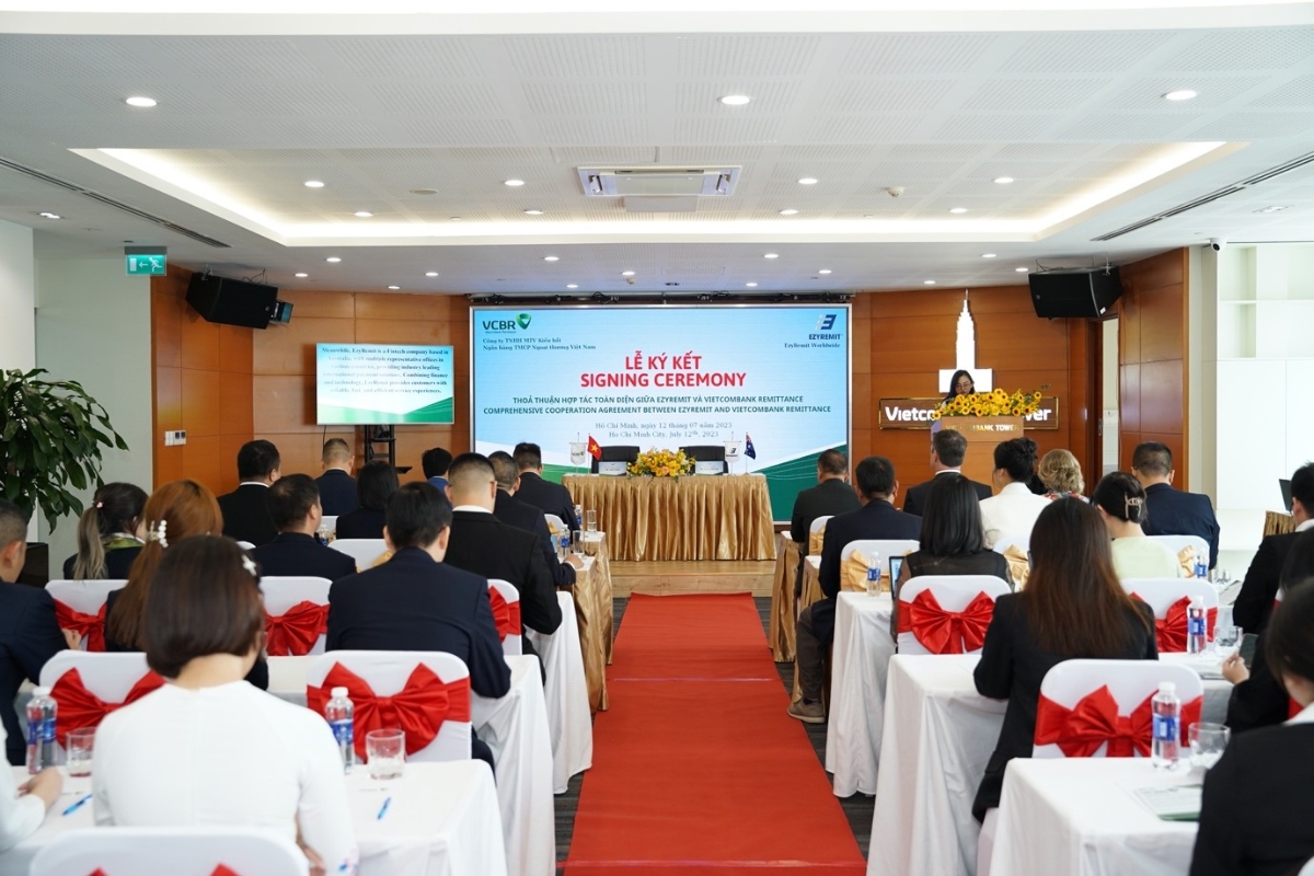 Toàn cảnh lễ ký kết thỏa thuận hợp tác toàn diện giữa Vietcombank Remittance và công ty Công nghệ Tài chính EzyRemit.